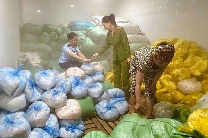 14 tấn bì lợn không rõ nguồn gốc trong kho lạnh ở Thanh Hóa 14 tấn bì lợn không rõ nguồn gốc trong kho lạnh ở Thanh Hóa