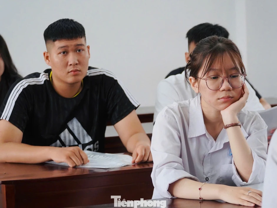 16 / 22 Thí sinh đạt điểm 10 môn Toán tại Hà Tĩnh gây xôn xao dư luận 16 / 22 Thí sinh đạt điểm 10 môn Toán tại Hà Tĩnh gây xôn xao dư luận