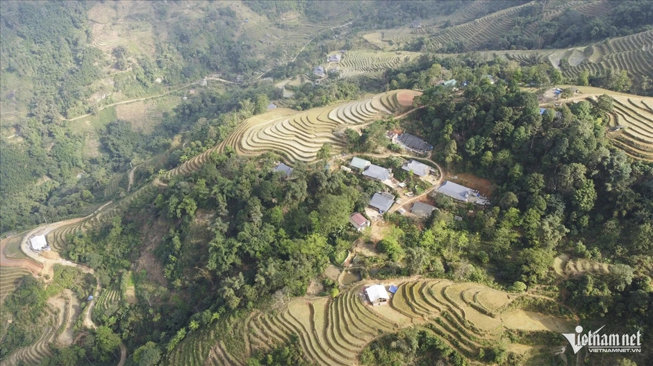 20 km đường núi cheo leo hóa gần nhờ 'Thôn số' 20 km đường núi cheo leo hóa gần nhờ 'Thôn số'