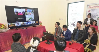 20 km đường núi cheo leo hóa gần nhờ 'Thôn số'