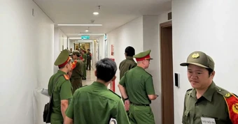 200 cán bộ, chiến sĩ đồng loạt kiểm tra 2 khu căn hộ cao cấp lúc 3 giờ sáng