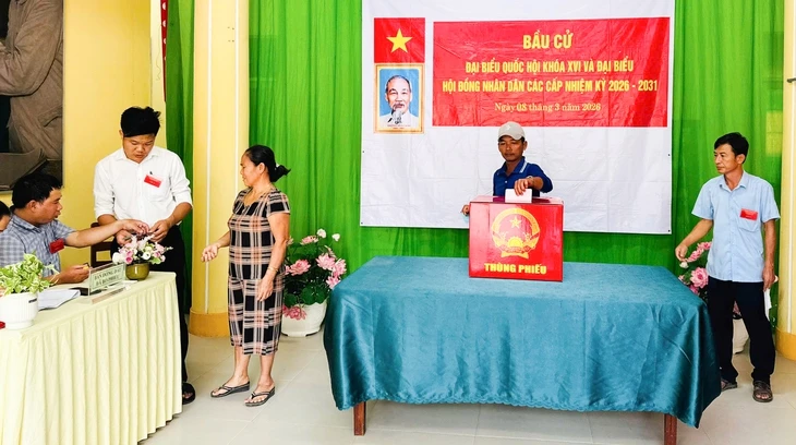 2.100 cử tri Thổ Châu đi bầu cử sớm 2.100 cử tri Thổ Châu đi bầu cử sớm