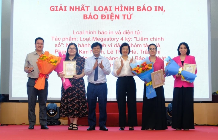 22 tác phẩm được trao Giải Báo chí khu vực Nam Bộ lần I - 2026 22 tác phẩm được trao Giải Báo chí khu vực Nam Bộ lần I - 2026