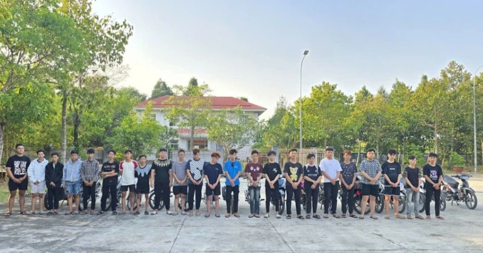 24 thanh thiếu niên tụ tập đua xe, 'đại náo' xuyên tỉnh bị khởi tố 24 thanh thiếu niên tụ tập đua xe, 'đại náo' xuyên tỉnh bị khởi tố