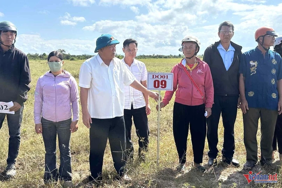 28 hộ nghèo vùng biên ở Đắk Lắk được giao đất ở theo Đề án 104 28 hộ nghèo vùng biên ở Đắk Lắk được giao đất ở theo Đề án 104