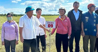 28 hộ nghèo vùng biên ở Đắk Lắk được giao đất ở theo Đề án 104