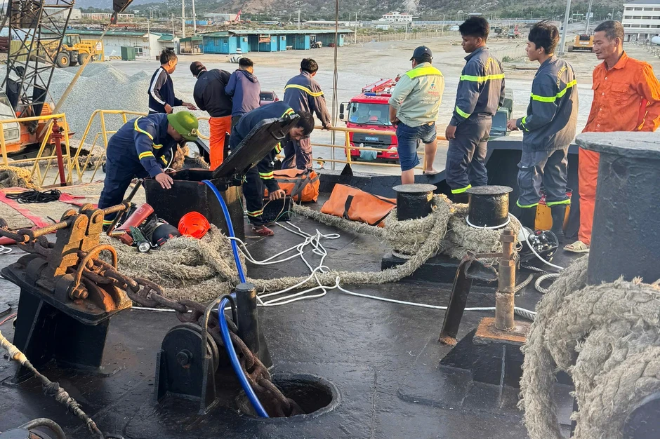 3 người tử vong dưới hầm tàu hàng tại Khánh Hòa 3 người tử vong dưới hầm tàu hàng tại Khánh Hòa