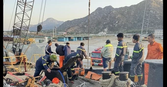3 thuyền viên tử vong trong hầm tàu ngập nước nghi do điện giật