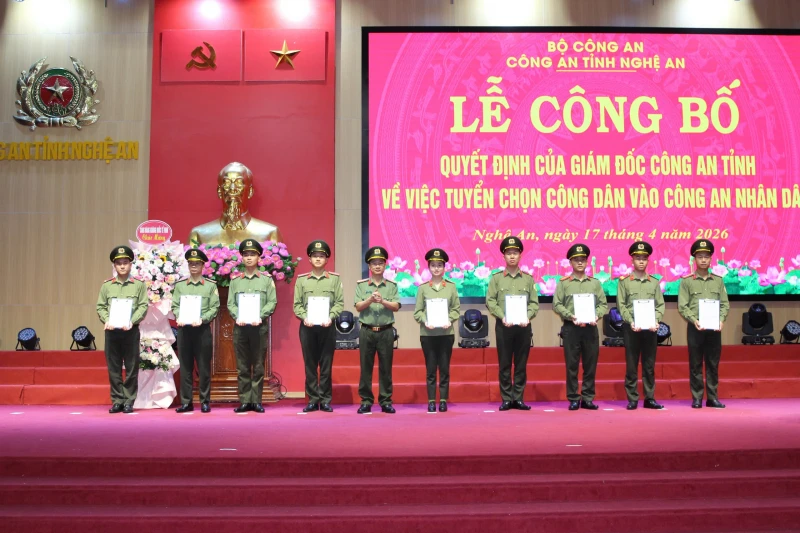 30 cán bộ thuộc Cảng hàng không Quốc tế Vinh được tuyển dụng vào CAND 30 cán bộ thuộc Cảng hàng không Quốc tế Vinh được tuyển dụng vào CAND