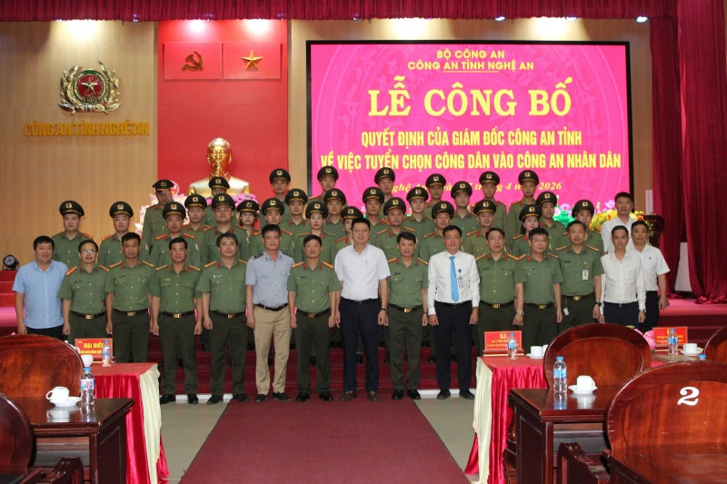 30 cán bộ thuộc Cảng hàng không Quốc tế Vinh được tuyển dụng vào CAND 30 cán bộ thuộc Cảng hàng không Quốc tế Vinh được tuyển dụng vào CAND
