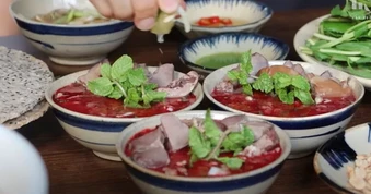 31 Người nghi ngộ độc thực phẩm vì ăn tiết vịt sống tại Hưng Yên