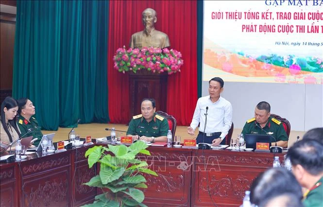 31 tác phẩm đoạt giải cuộc thi 'Bảo vệ nền tảng tư tưởng của Đảng trong tình hình mới' 31 tác phẩm đoạt giải cuộc thi 'Bảo vệ nền tảng tư tưởng của Đảng trong tình hình mới'