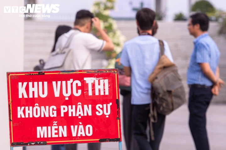 323 thí sinh Tuyên Quang làm thủ tục dự thi lại, 5 em vắng mặt 323 thí sinh Tuyên Quang làm thủ tục dự thi lại, 5 em vắng mặt