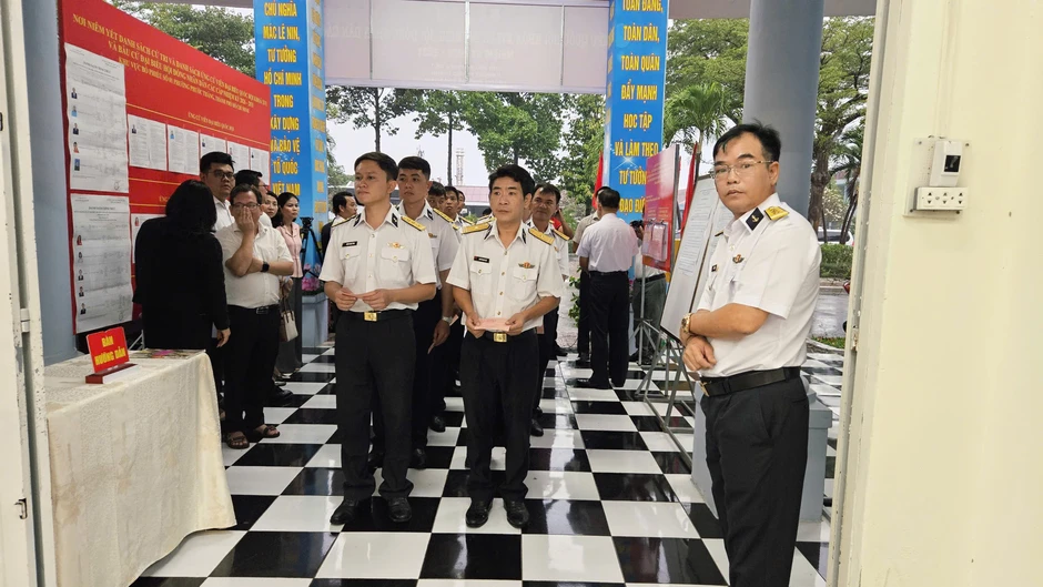 4 khu vực bỏ phiếu sớm ở TPHCM đồng loạt khai mạc 4 khu vực bỏ phiếu sớm ở TPHCM đồng loạt khai mạc
