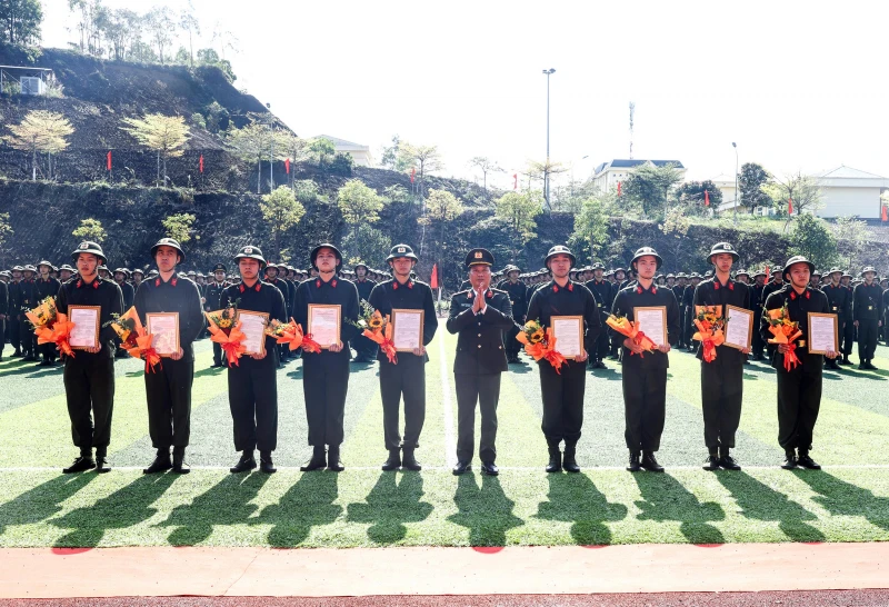 465 chiến sĩ nghĩa vụ Cảnh vệ bắt đầu hành trình rèn luyện 465 chiến sĩ nghĩa vụ Cảnh vệ bắt đầu hành trình rèn luyện