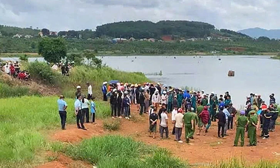 5 bé gái tử vong dưới hồ ở Lâm Đồng 5 bé gái tử vong dưới hồ ở Lâm Đồng