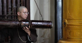 5 Giờ sáng 27 / 7 , chuông tưởng niệm ngân vang tại hàng ngàn ngôi chùa trên cả nước