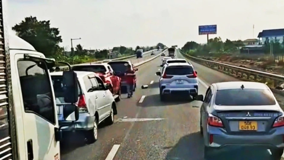 5 ôtô tông liên hoàn, cao tốc Trung Lương ùn tắc kéo dài
