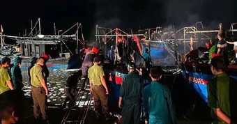 5 tàu cá bốc cháy ngùn ngụt lúc rạng sáng, thiệt hại 6 tỷ đồng