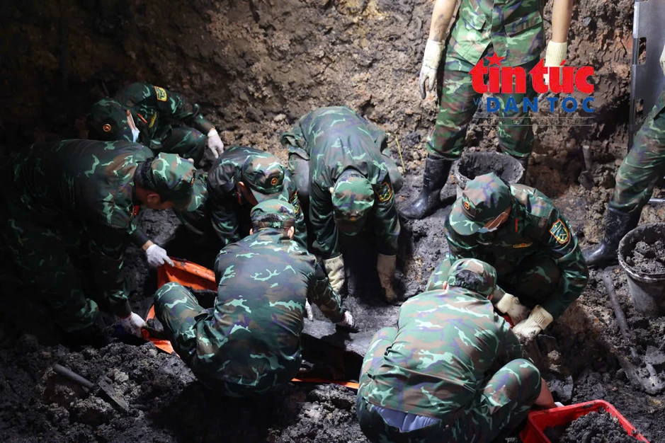 500 ngày đêm tìm kiếm liệt sĩ - Bài 2: Hành trình bền bỉ sau phát hiện từ những bức ảnh 500 ngày đêm tìm kiếm liệt sĩ - Bài 2: Hành trình bền bỉ sau phát hiện từ những bức ảnh