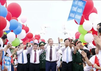 51 năm thống nhất đất nước: Đảng ta muôn vạn tấm lòng, niềm tin