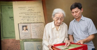 60 Năm chờ đợi , người vợ 93 tuổi đón kỷ vật của chồng liệt sĩ Nguyễn Đức Châu