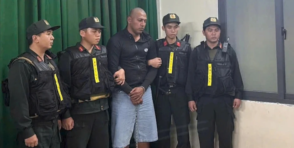 72 giờ truy bắt 2 nghi phạm nổ súng giết người nước ngoài ở Bến Thành 72 giờ truy bắt 2 nghi phạm nổ súng giết người nước ngoài ở Bến Thành