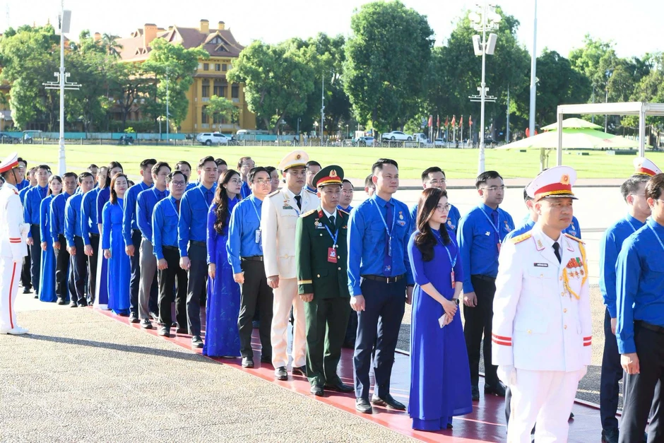 788 đại biểu Đại hội Đoàn toàn quốc dự lễ báo công và vào Lăng viếng Bác 788 đại biểu Đại hội Đoàn toàn quốc dự lễ báo công và vào Lăng viếng Bác