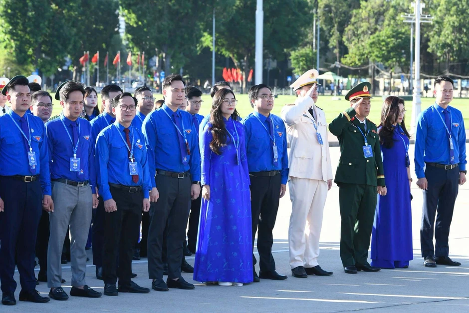 788 đại biểu Đại hội Đoàn toàn quốc dự lễ báo công và vào Lăng viếng Bác 788 đại biểu Đại hội Đoàn toàn quốc dự lễ báo công và vào Lăng viếng Bác