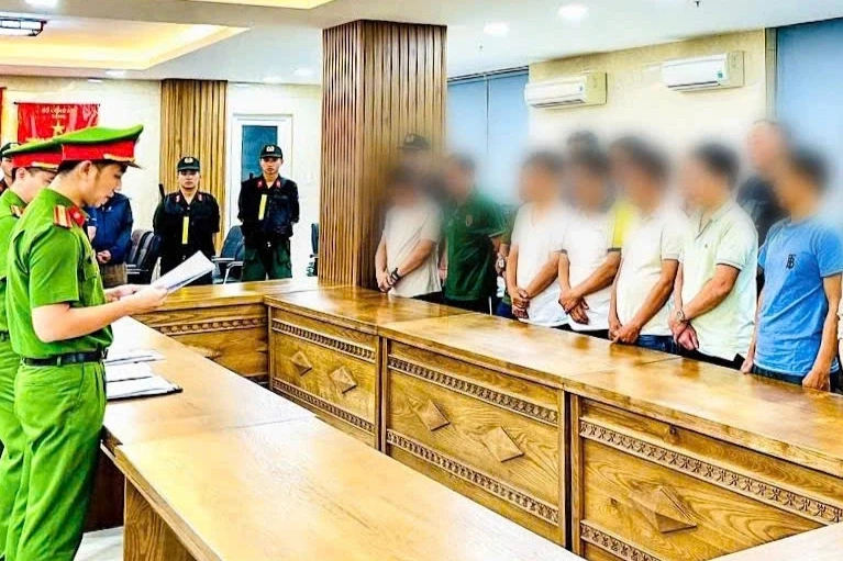 8 cán bộ phường bị tạm đình chỉ công tác vì nhận hối lộ, bỏ qua vi phạm