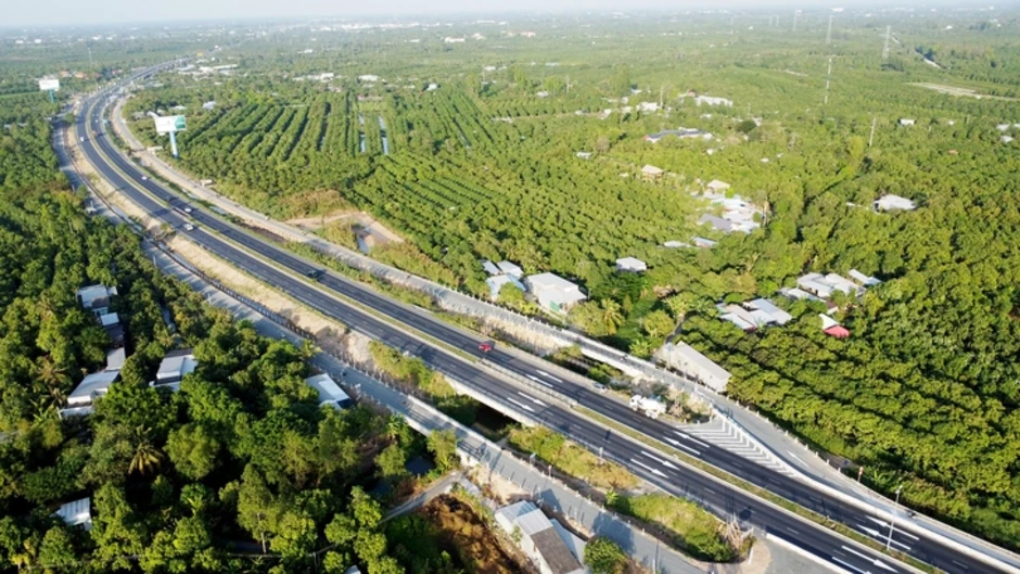 Ai vượt lên từ đất chín rồng? Ai vượt lên từ đất chín rồng?