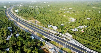 Ai vượt lên từ đất chín rồng?