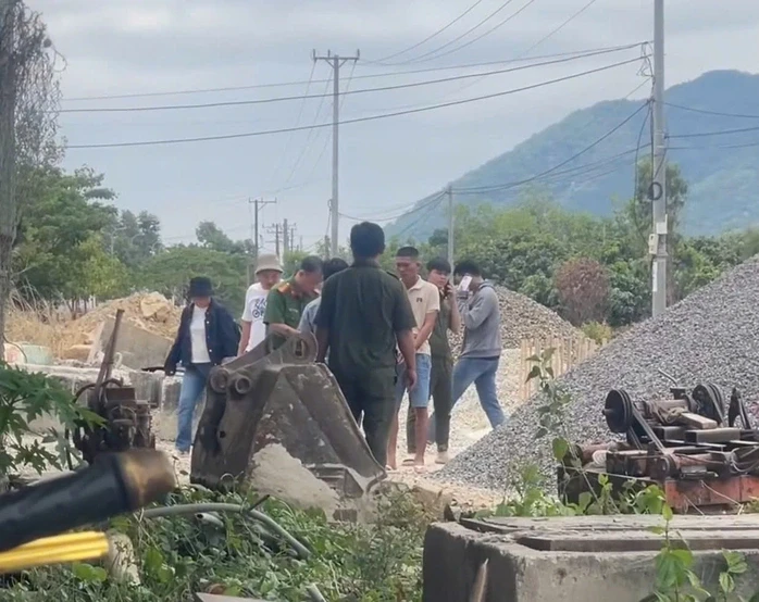 Án mạng tại lán trại công trình, cha tử vong, con nguy kịch Án mạng tại lán trại công trình, cha tử vong, con nguy kịch