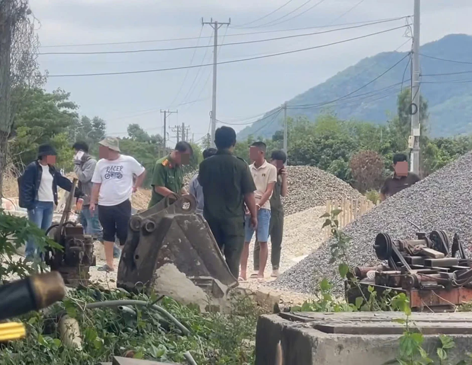 Án mạng trong đêm khiến cha tử vong, con nguy kịch tại TPHCM: Bắt 2 nghi phạm