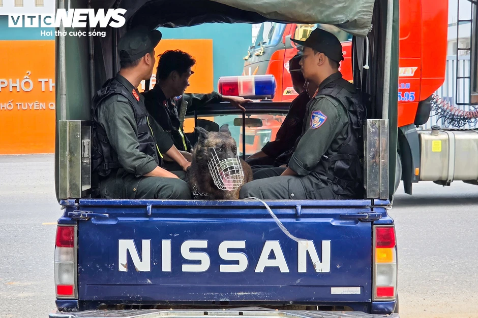 An ninh thắt chặt tại điểm thi trường THPT chuyên Tuyên Quang An ninh thắt chặt tại điểm thi trường THPT chuyên Tuyên Quang