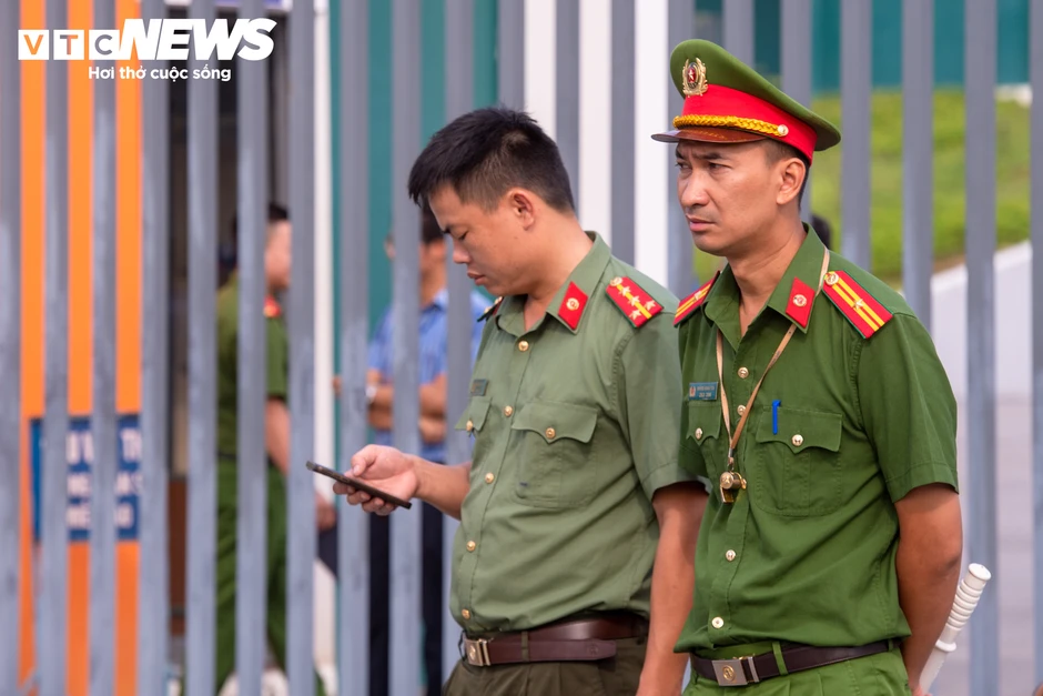 An ninh thắt chặt tại điểm thi trường THPT chuyên Tuyên Quang An ninh thắt chặt tại điểm thi trường THPT chuyên Tuyên Quang