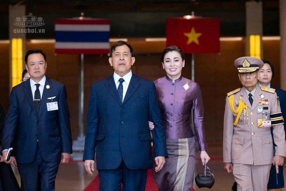 Ba dấu mốc hội tụ trong chuyến thăm lịch sử của Nhà Vua Thái Lan và Hoàng hậu Ba dấu mốc hội tụ trong chuyến thăm lịch sử của Nhà Vua Thái Lan và Hoàng hậu