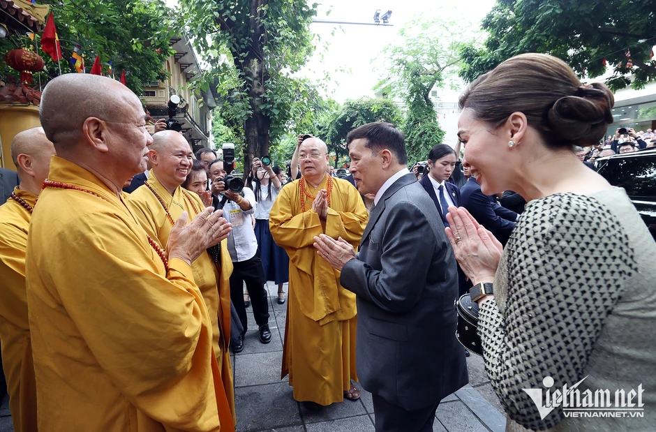 Ba dấu mốc hội tụ trong chuyến thăm lịch sử của Nhà Vua Thái Lan và Hoàng hậu Ba dấu mốc hội tụ trong chuyến thăm lịch sử của Nhà Vua Thái Lan và Hoàng hậu