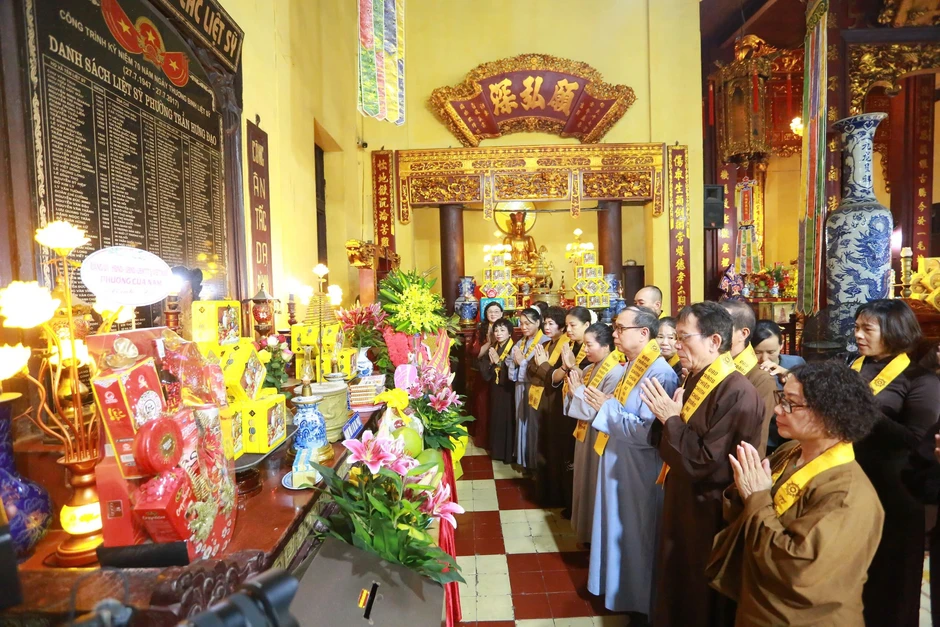 Ba hồi chuông, trống Bát nhã tri ân các anh hùng liệt sĩ Ba hồi chuông, trống Bát nhã tri ân các anh hùng liệt sĩ