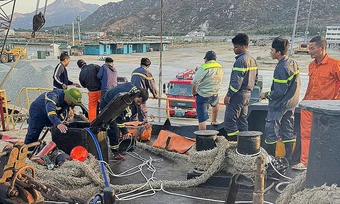 Ba người chết dưới hầm tàu ở biển Cà Ná