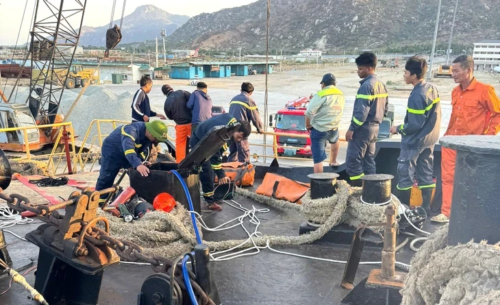 Ba người chết, hai người nguy kịch nghi do ngạt khí trong hầm tàu Ba người chết, hai người nguy kịch nghi do ngạt khí trong hầm tàu