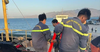 Ba người tử vong dưới hầm tàu hàng neo tại cảng Cà Ná