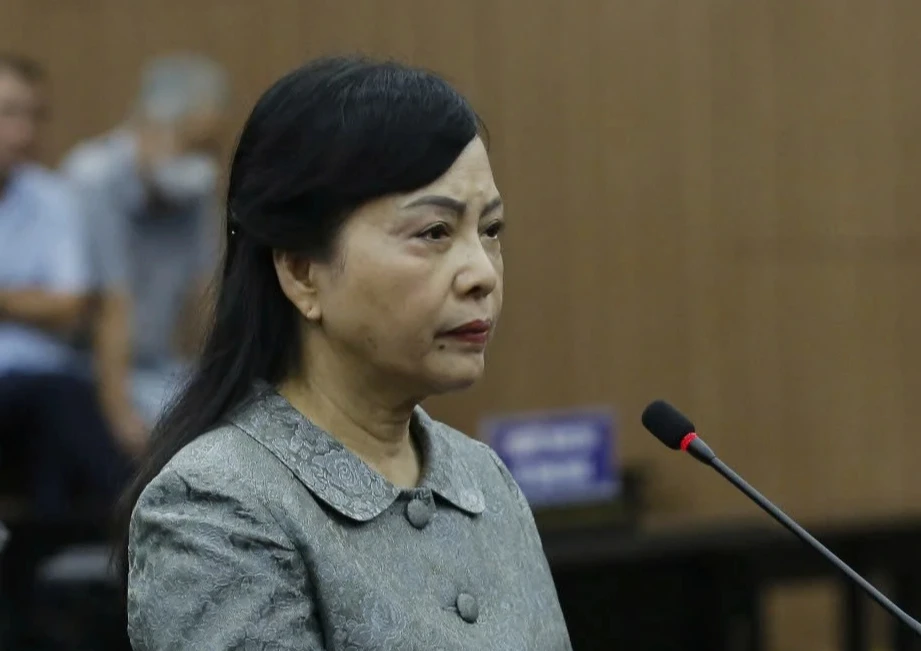 Bà Nguyễn Thị Kim Tiến bị đề nghị 5 - 6 năm tù, phải bồi thường hơn 108 tỉ Bà Nguyễn Thị Kim Tiến bị đề nghị 5 - 6 năm tù, phải bồi thường hơn 108 tỉ