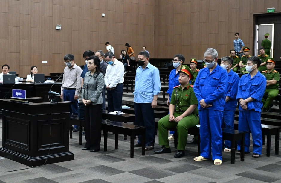 Bà Nguyễn Thị Kim Tiến bị đề nghị 5 - 6 năm tù, phải bồi thường hơn 108 tỉ Bà Nguyễn Thị Kim Tiến bị đề nghị 5 - 6 năm tù, phải bồi thường hơn 108 tỉ
