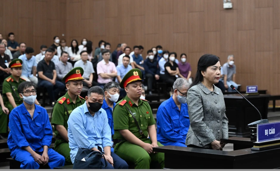 Bà Nguyễn Thị Kim Tiến khai về việc nhận tiền tỷ từ cấp dưới Bà Nguyễn Thị Kim Tiến khai về việc nhận tiền tỷ từ cấp dưới