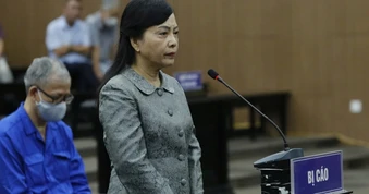 Bà Nguyễn Thị Kim Tiến thừa nhận cầm tiền cấp dưới đưa nhưng 'không gợi ý'