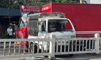 Ba ôtô tông liên hoàn, cửa ngõ Vũng Tàu ùn ứ