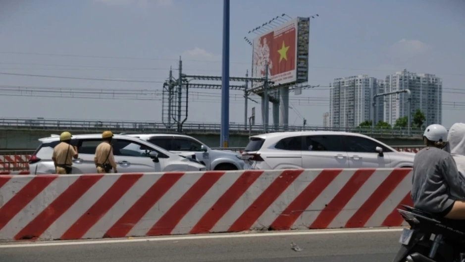 Ba ôtô tông liên hoàn ở cầu Sài Gòn, kẹt xe kéo dài Ba ôtô tông liên hoàn ở cầu Sài Gòn, kẹt xe kéo dài