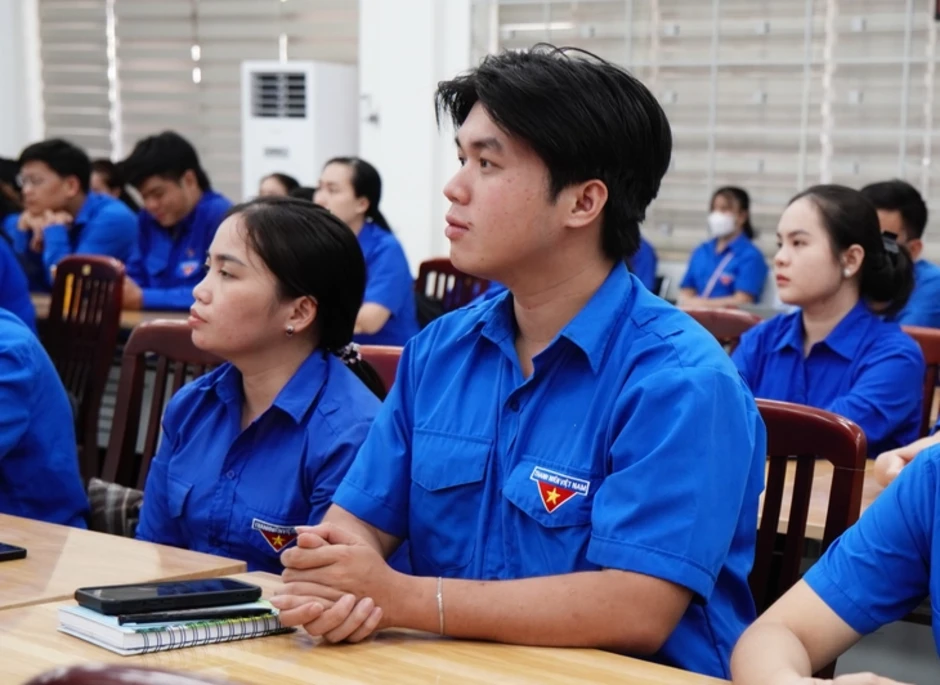 Bà Phạm Phương Thảo: Cán bộ Đoàn ứng cử đại biểu Quốc hội và HĐND như vào một trường học lớn Bà Phạm Phương Thảo: Cán bộ Đoàn ứng cử đại biểu Quốc hội và HĐND như vào một trường học lớn