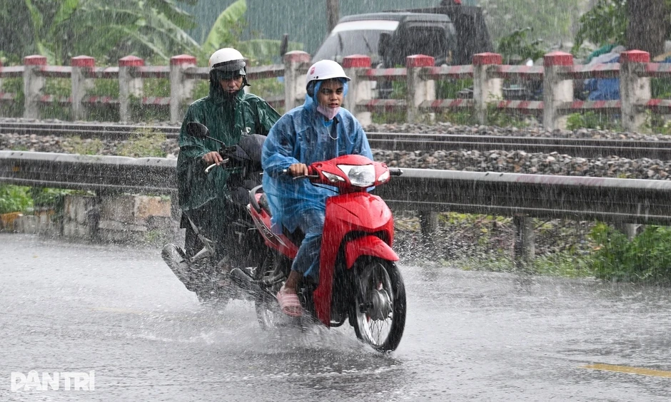 Bắc Bộ nắng nóng trước khi mưa to